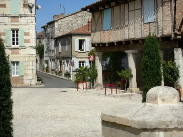 Les merveilles du Tarn-et-Garonne, à visiter avec ACTE. (Montpezat-de-Quercy photo France Voyage.com)