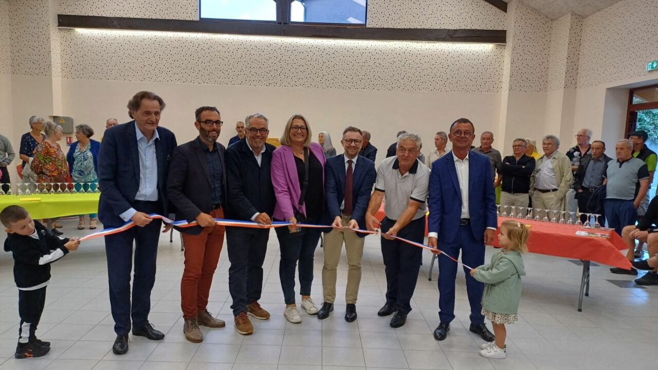 La superbe salle des fêtes de Peyrissas a été inaugurée par le maire Guy Loubeyre, son conseil et de nombreuses personnalités.