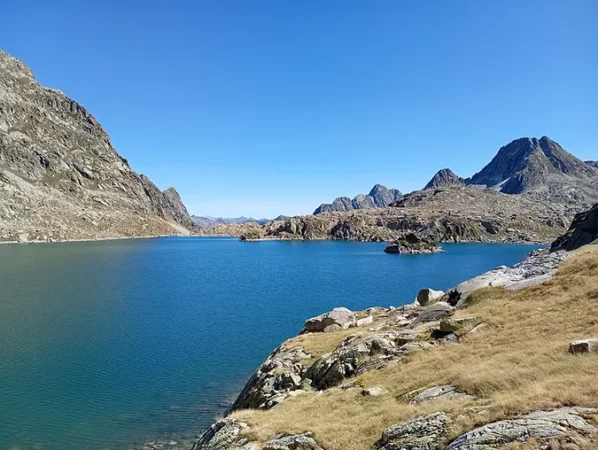 Les beautés du lac de Rius en Espagne.