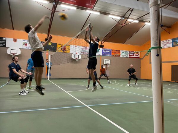 Le Magnoac Volley club à domicile contre Ibos 1.