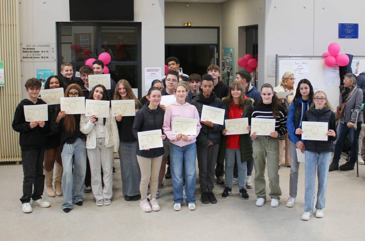 La cérémonie républicaine de remise des diplômes aux anciens 3èmes du collège Charles Suran.