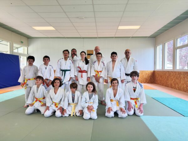Le judo club de Boulogne et le coach JB Gazier (photo archives).