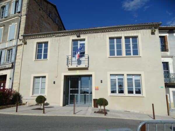 La mairie d'Aurignac.