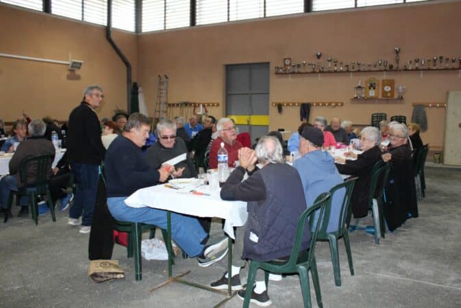 Un bon repas pour fêter l'automne au boulodrome avec La Pétanque boulonnaise.