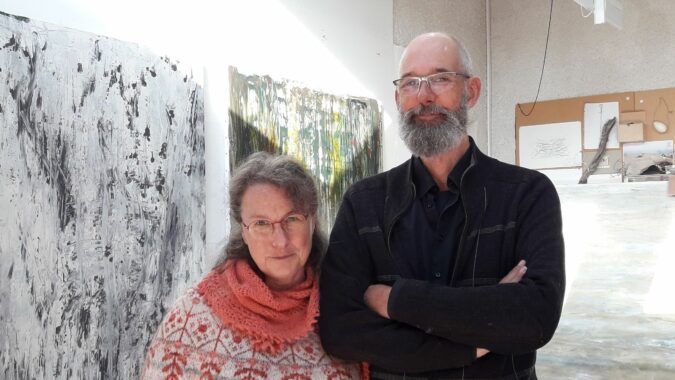 Le peintre Bert Wils, ici avec son épouse Nathalie Le More, présentera son exposition Entre paysage et peinture.