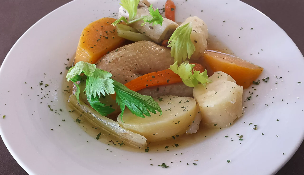 Soirée autour de la poule-au-pot à Saint-Lary Boujean. (photo illustration)