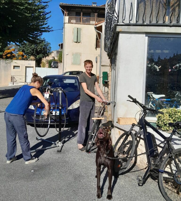 Venez réparer votre vélo à la Cafetière.