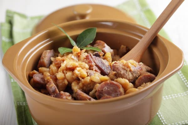 Beaujolais nouveau et cassoulet au menu de la soirée à Frontignan-Savès. (photo marmiton.org)