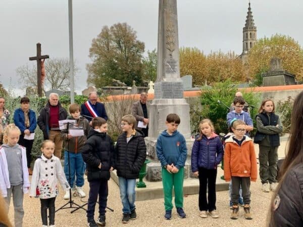 Transmission et devoir de mémoire envers les jeunes générations.