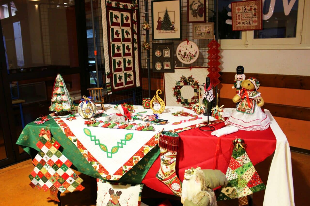 Des idées cadeaux originales et précieuses à picorer à l'atelier des brodeuses de Ciadoux. (photo archives)