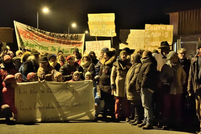 Un peu plus de 130 personnes se sont rassemblés malgré le froid