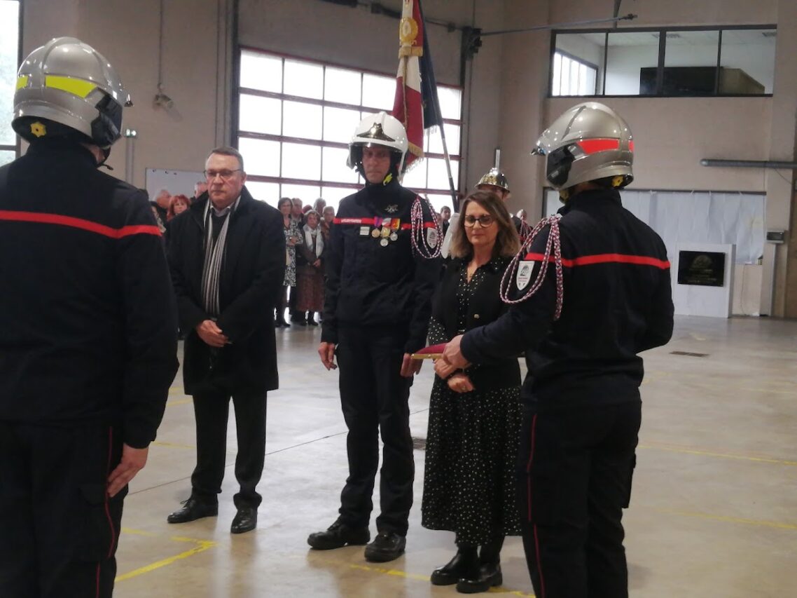 Sandrine Baylac et Raymond Defis ont remis plusieurs décorations