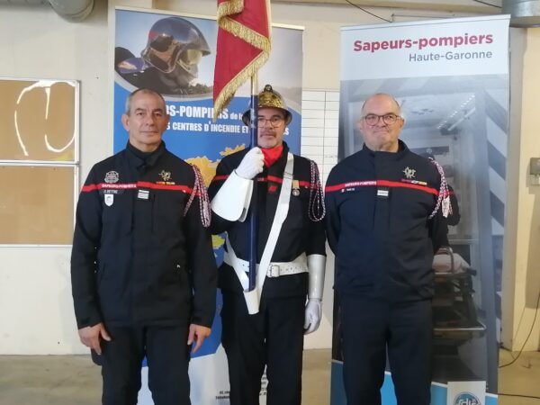 Le lieutenant Gilles Barat (à droite) a succédé au capitaine Gérard Beyne