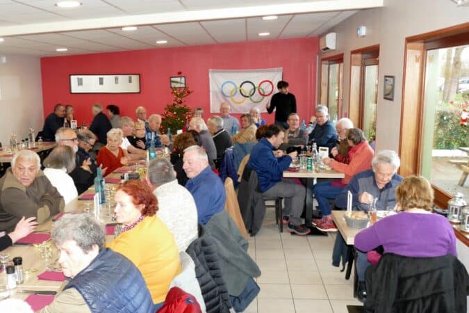 Des convives heureux de cette rencontre