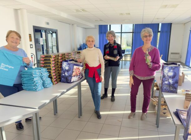 Les colis de Noël pour les anciens du village, le geste solidaire annuel du CCASS de Boulogne.