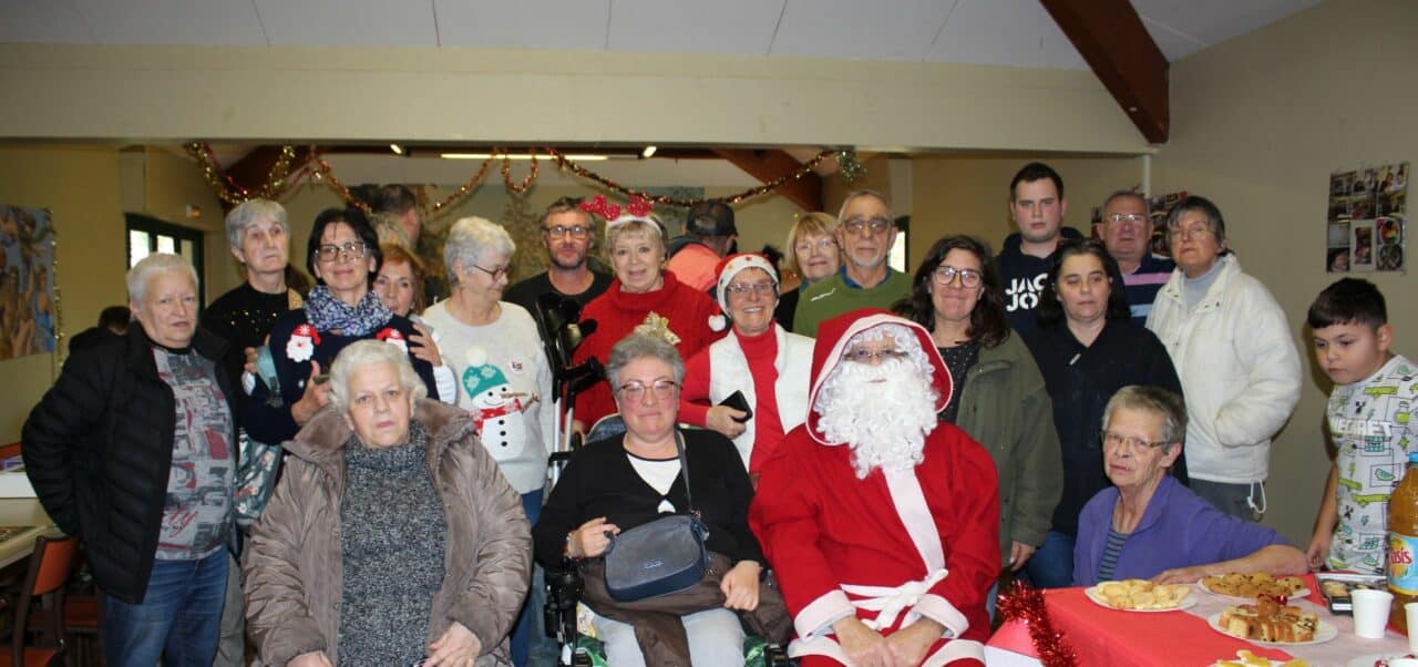 Un sympathique goûter de Noël aux Restos du Coeur de Boulogne, avec le Père Noël en personne !