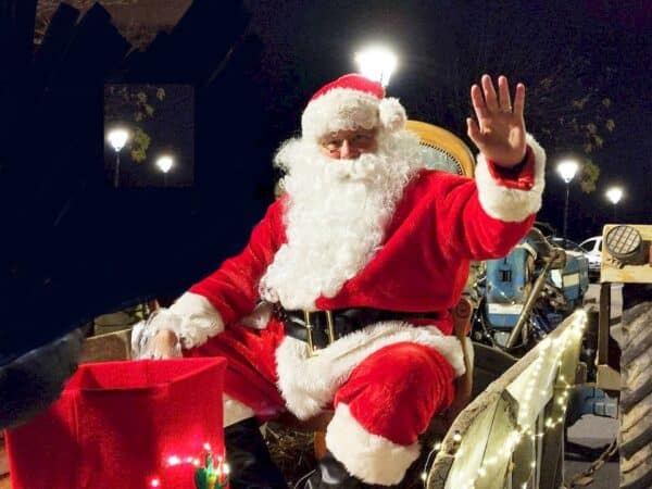 Le Père Noël en personne fera halte au marché d'Anan le 15 décembre (photo archives)