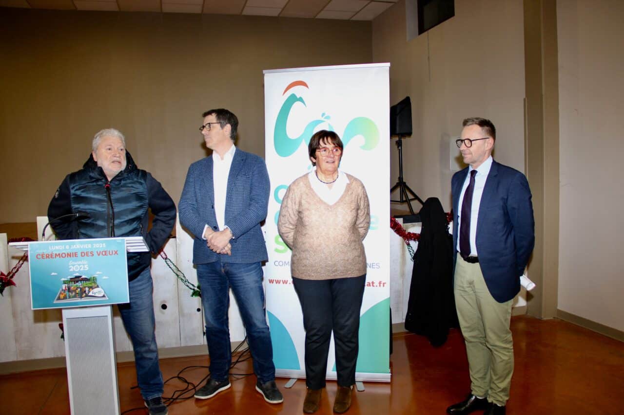 Philippe Gimenez, le Maire adjoint a ouvert ce moment de convivialité communautaire, Patric Sudre le Maire de la commune étant soufrant « Nous sommes très fiers d’accueillir ces vœux de la Communauté de Commune dans ce joli village de Castillon,