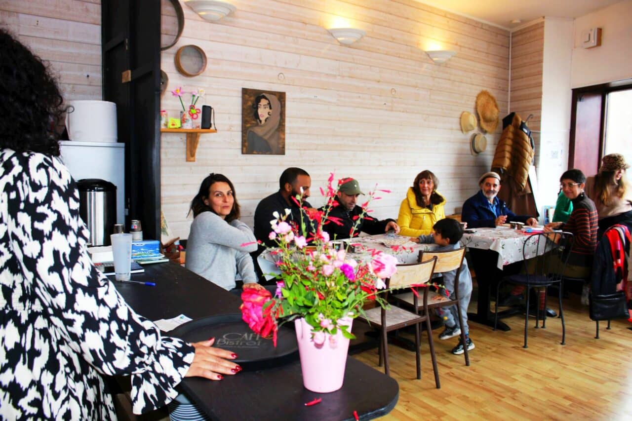 Le café tiers-lieu la Bulle, tenu par Nadia à Boulogne, un cocon culturel où il fait bon se retrouver.