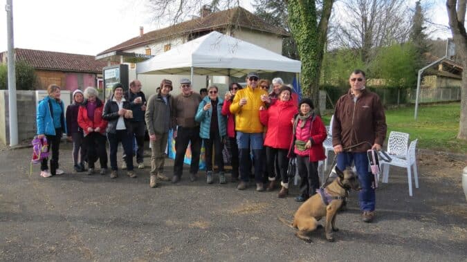 Les Randonneurs de Blajan dégustent un punch réunionnais à Balesta.