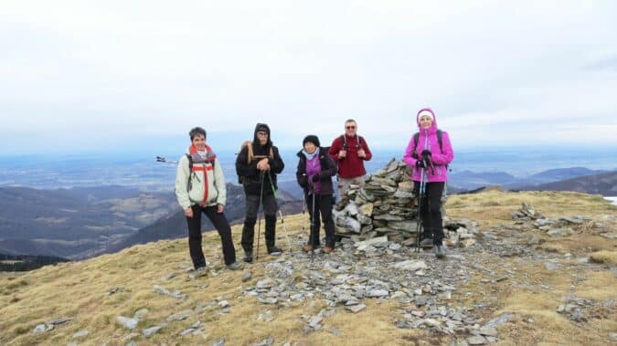 Les randonneurs de Blajan, en petit effectif, au sommet du pic du Mont d'Aspet.