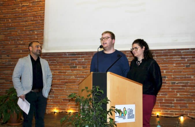 Le maire de L'Isle en Dodon, Lionel Welter, présente les jeunes fondateurs de la nouvelle association Les Bons Vivants.