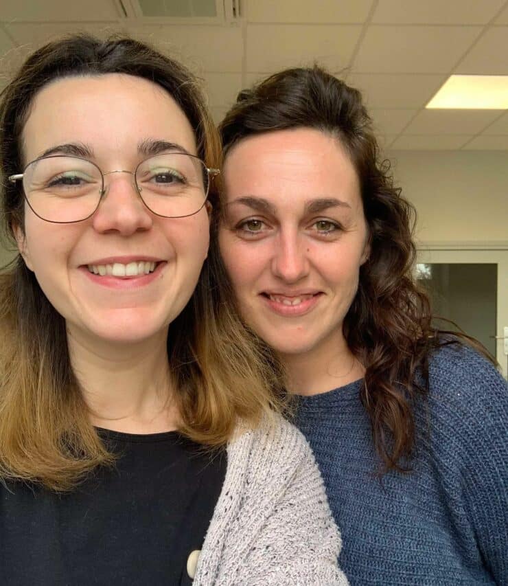 Mathilde Mathieu et Lætitia Ader, deux jeunes assistantes maternelles dynamiques et compétentes, qui ont fondé leur MAM à Thermes Magnoac.