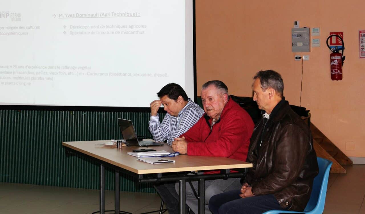 La culture du miscanthus expliquée au cours d'une journée technique agricole à Lilhac.