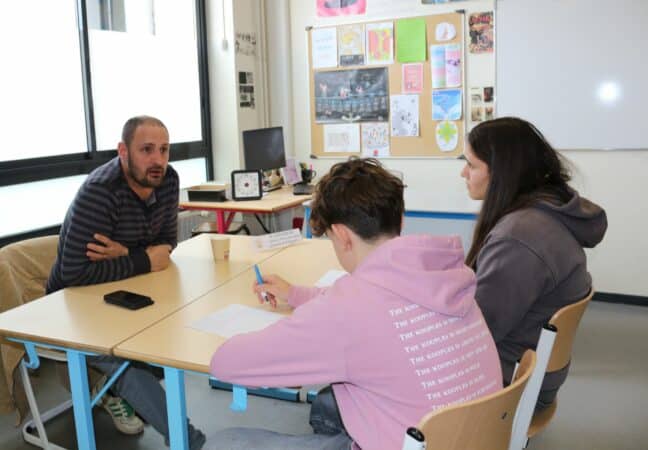 Julien Lanaspèze, des Ets Portalier Construction, intervenant du Forum des métiers au collège Charles Suran.