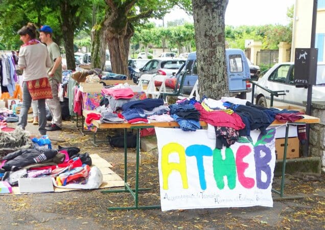 L'ATHEB à Boulogne organise divers événements et animations culturelles (ici au vide-greniers de l'école alternative l’Élan Vert).