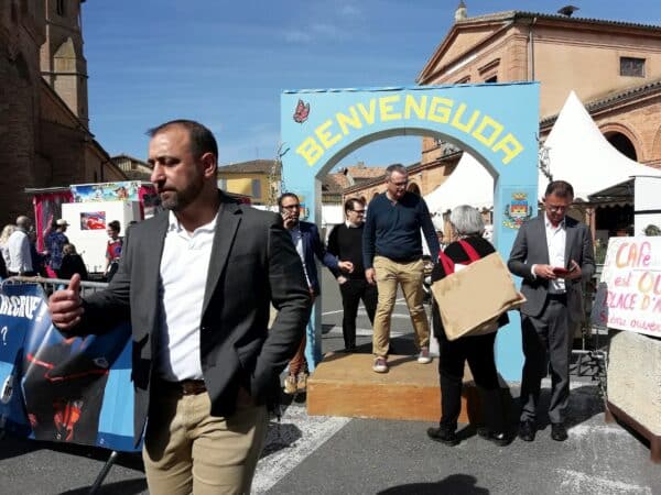 Bienvenue à la Foire du Printemps et du Goût à l'Isle en Dodon, deux jours de fêtes autour des richesses du territoire (au premier plan le maire Lionel Welter) photo archives