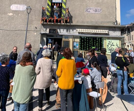 Dans le cadre de la semaine de la Petite Enfance, venez jouer au Chamboule-tout à la Cafetière.