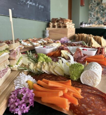 Le talent de Chloé pour concocter des buffets somptueux, un service traiteur tout nouveau ô Relais de Chloé.