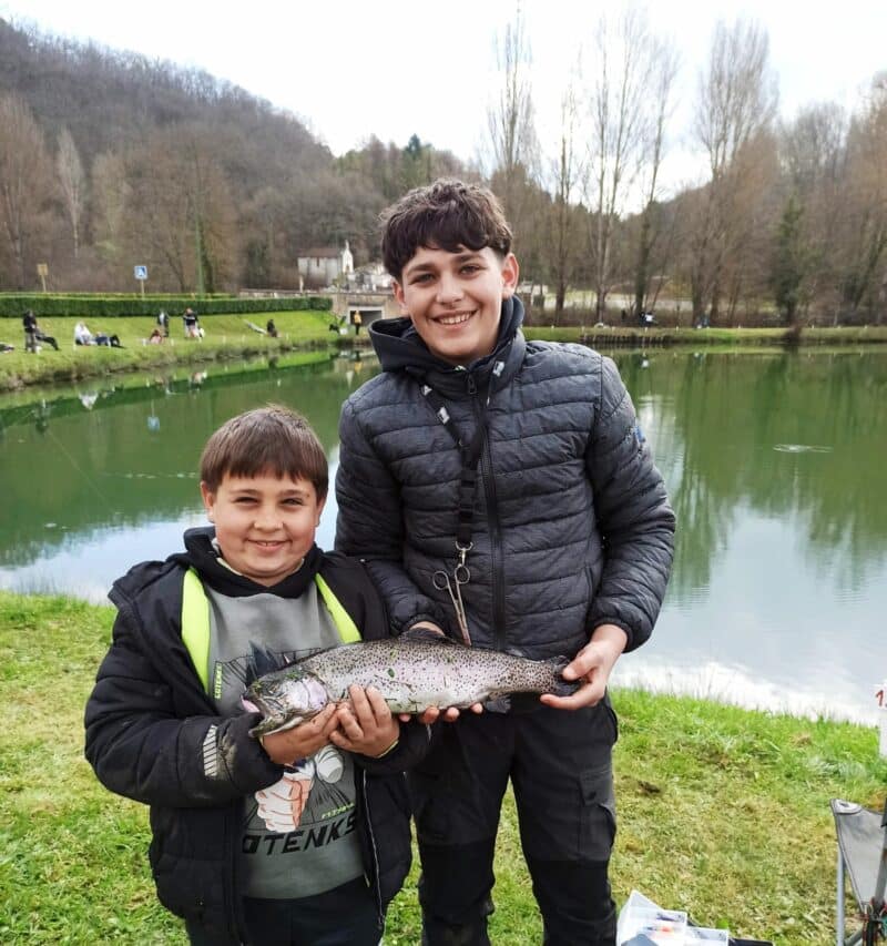 Petits pêcheurs deviendront grands ! Les jeunes sont venus en nombre au concours de pêche de Saint-Marcet.