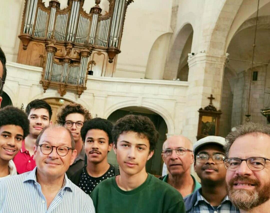 La classe des jeunes élèves organistes du professeur Fabry en concert à l'Isle en Dodon.
