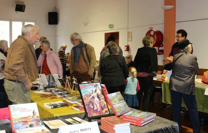 Dédicaces et convivialité, un salon littéraire à succès à Ciadoux.