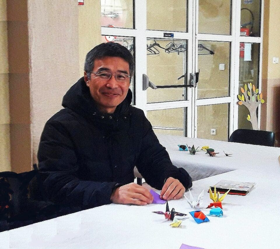Nori Naeda, du Japon au Magnoac, passionné d'origami, un art traditionnel dans son pays natal.