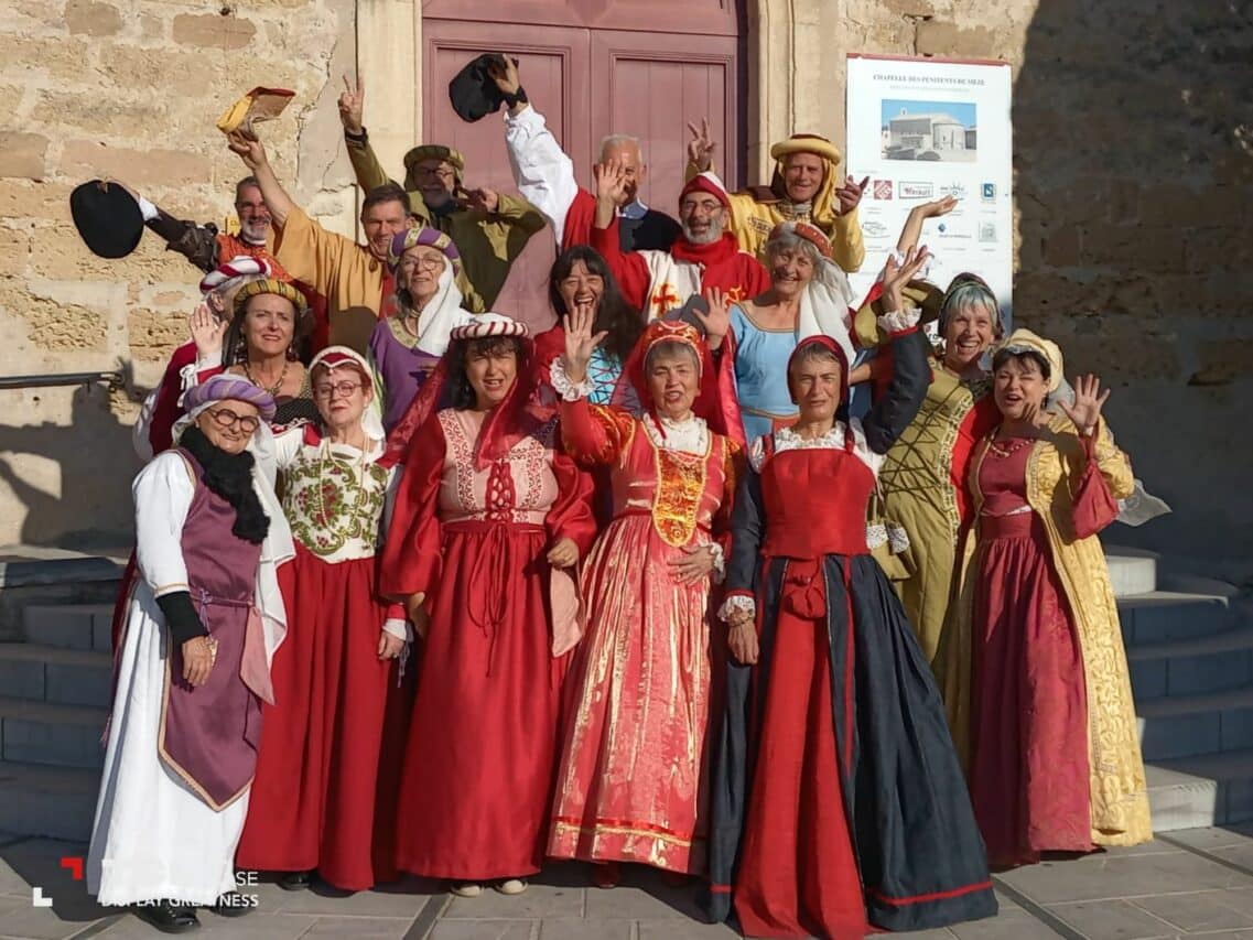Un chœur magnifique autant par la qualité du chant que par la présentation en costumes d'époque, la chorale Florentina.