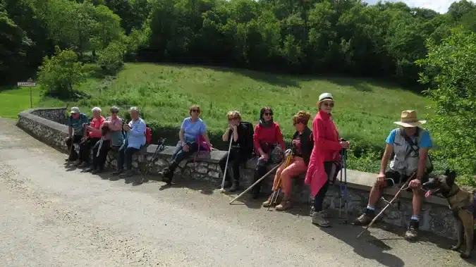 Petite halte pour les randonneurs de Blajan, avant de reprendre la route de Lespugue.