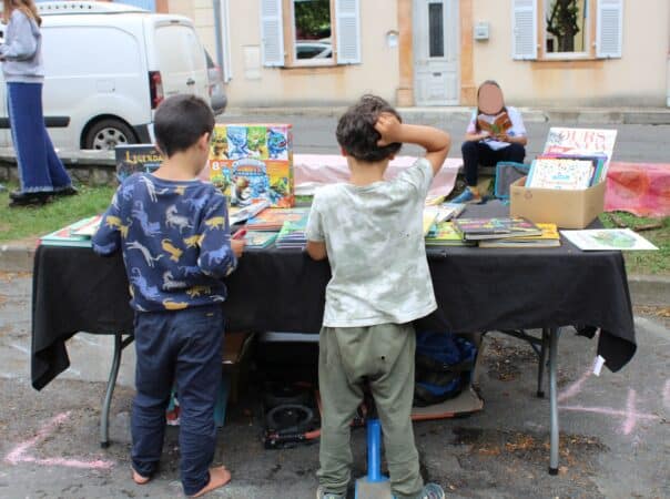 Vide-greniers de l'ATHEB à Boulogne. (le coin des enfants)