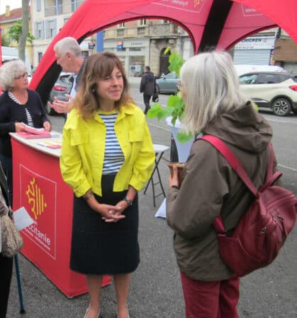 Ce fut notamment le cas lorsque des personnes du collectif CSU (Cagire Sans Usine) sont venues lui offrir un pot contenant un jeune tilleul