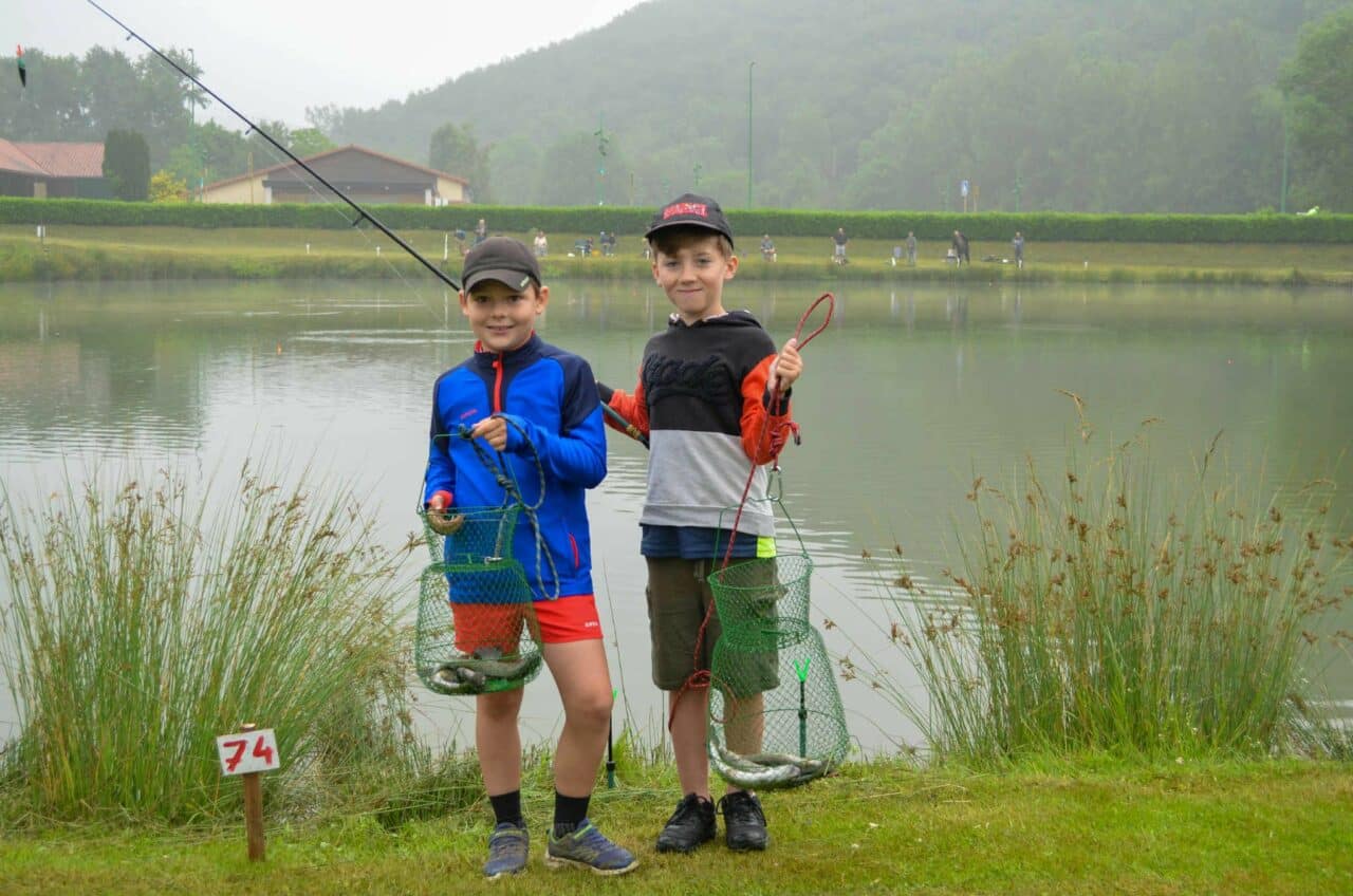 Pour le dernier concours de la saison, l'Amicale de Pêche de St Marcet donne rendez-vous autour du lac le 6 juillet (en photo Clément et Victor).
