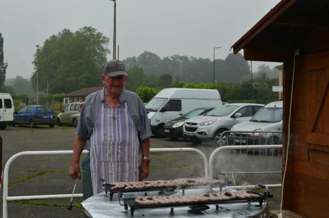 Un bon repas après le concours de pêche à Saint-Marcet.