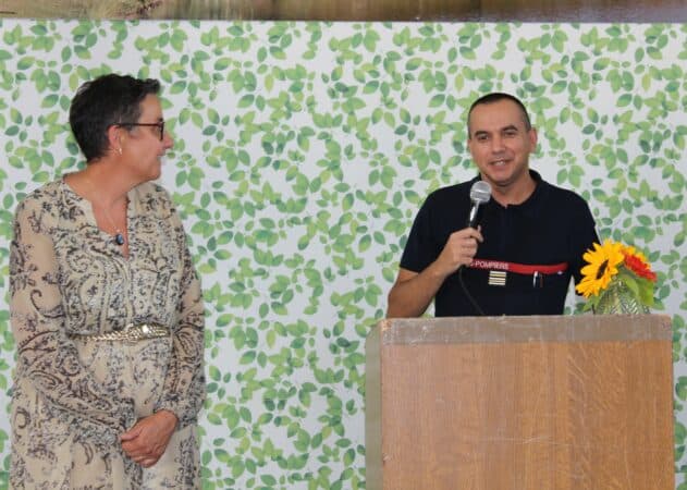 Pauline Maury directrice de l'Ehpad de Boulogne et le chef du département Sud du SDIS.