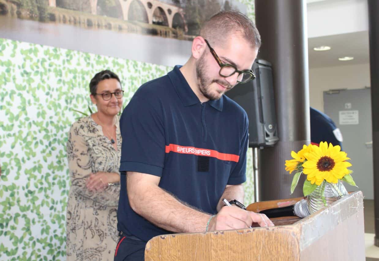 Vincent Benech, aide-soignant et pompier, bénéficiaire de la convention entre son employeur l'Ehpad et le SDIS 31.