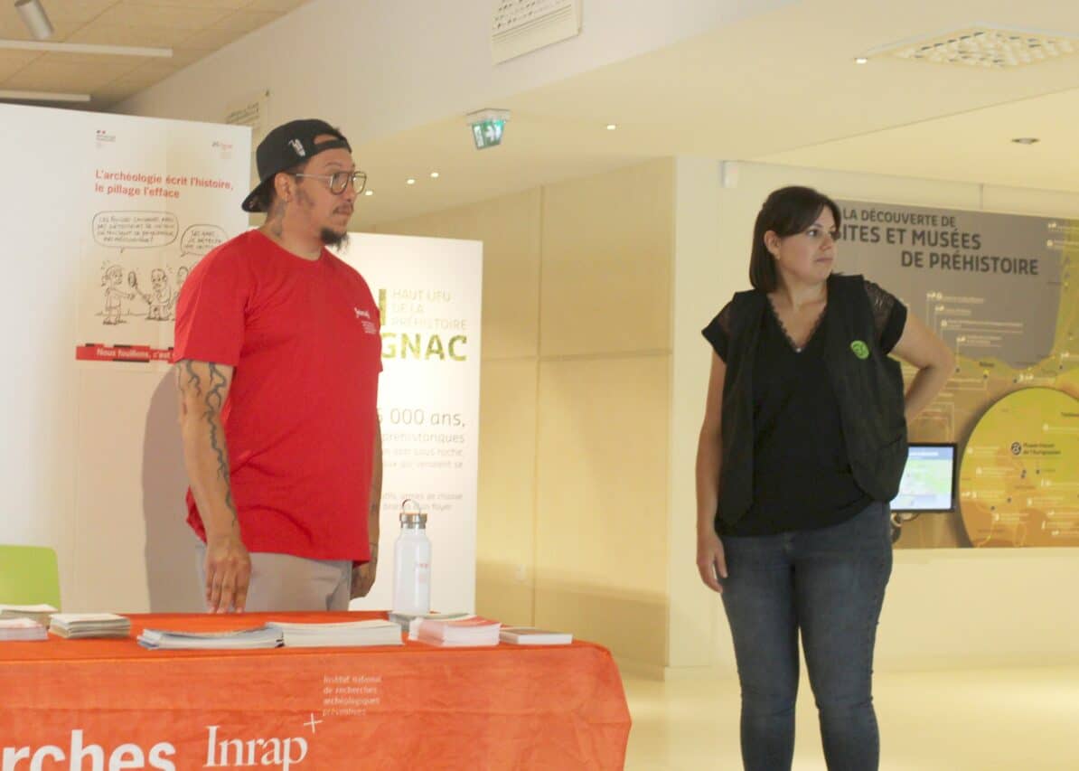 L'archéologie écrit l'histoire, le pillage l'efface, thème de la conférence au musée de l'Aurignacien samedi 14 juin. (en photo l'archéologue Wilfried Galin et l'animatrice Marie)