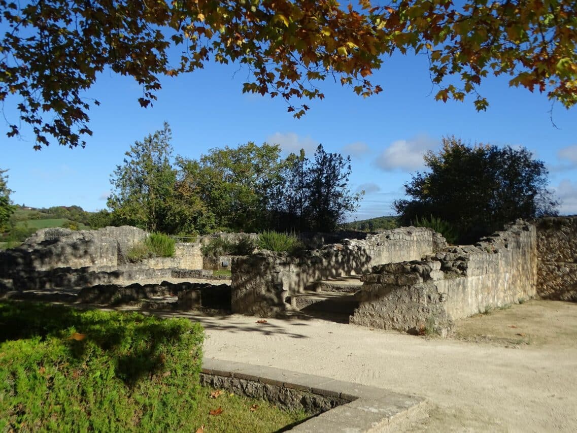 Une randonnée pédestre pour découvrir ou redécouvrir les beautés antiques de la Villa de Montmaurin.