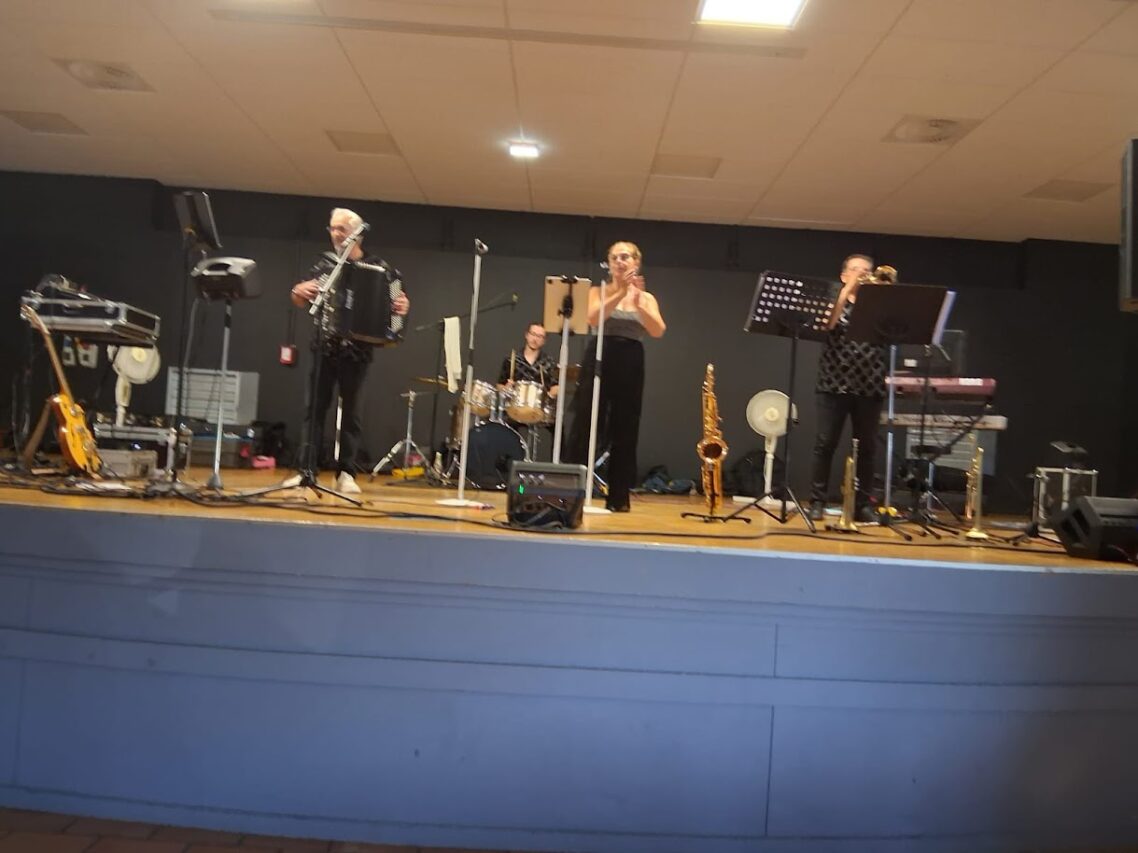 L'orchestre Movimento a fait dansé les ainés tout l'après-midi