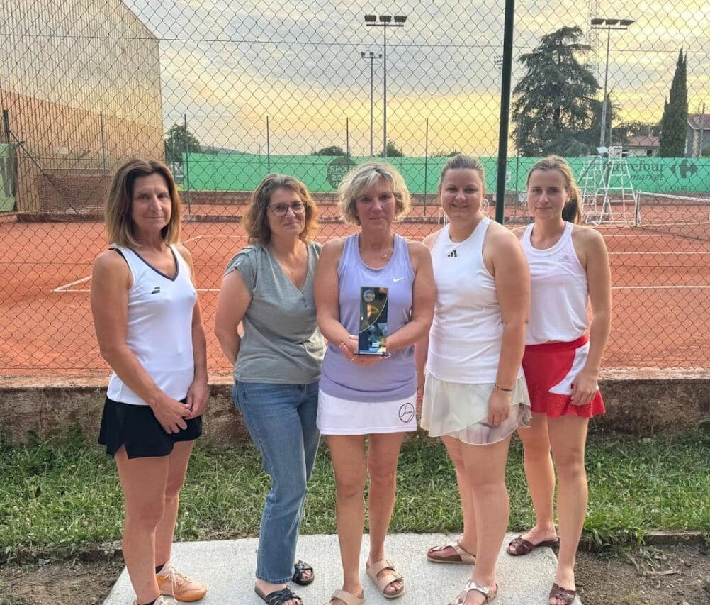 L'équipe féminine du Tennis Club Cazèrien