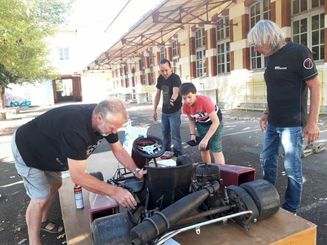 Tous les mercredis, les jeunes et le bénévoles de la MJC participeront à la création de leur caisse à savon.